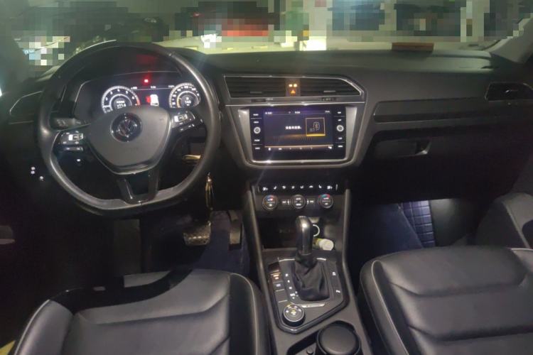 Used Volkswagen Tiguan 2018 330TSI All-Wheel-Drive Innovation Model Center Console