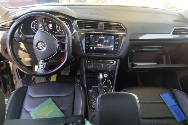 Used Volkswagen Tiguan 2018 330TSI All-Wheel-Drive Innovation Model Center Console