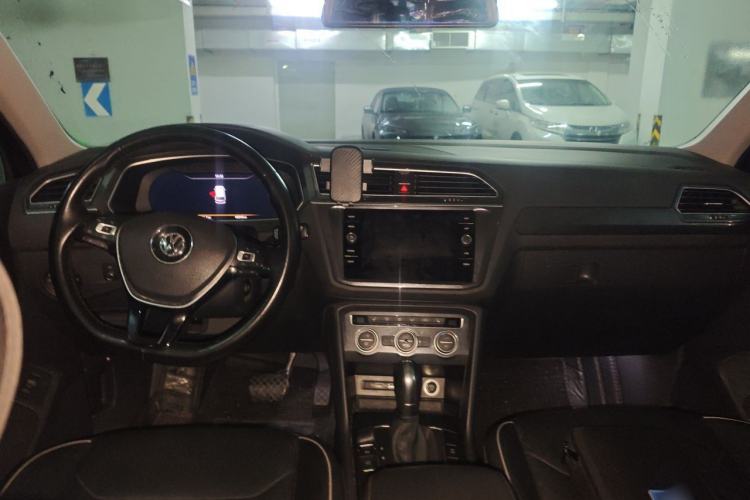 Used Volkswagen Tiguan 2018 330TSI All-Wheel-Drive Innovation Model Center Console