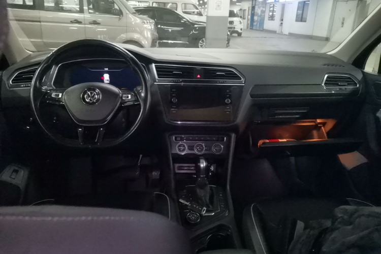 Used Volkswagen Tiguan 2018 330TSI All-Wheel-Drive Innovation Model Center Console