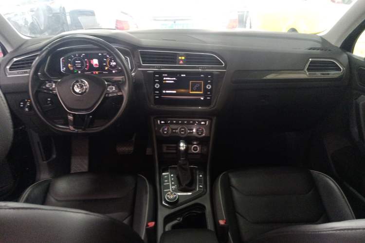 Used Volkswagen Tiguan 2018 330TSI All-Wheel-Drive Innovation Model Center Console