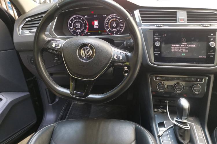 Used Volkswagen Tiguan 2018 330TSI All-Wheel-Drive Innovation Model Center Console