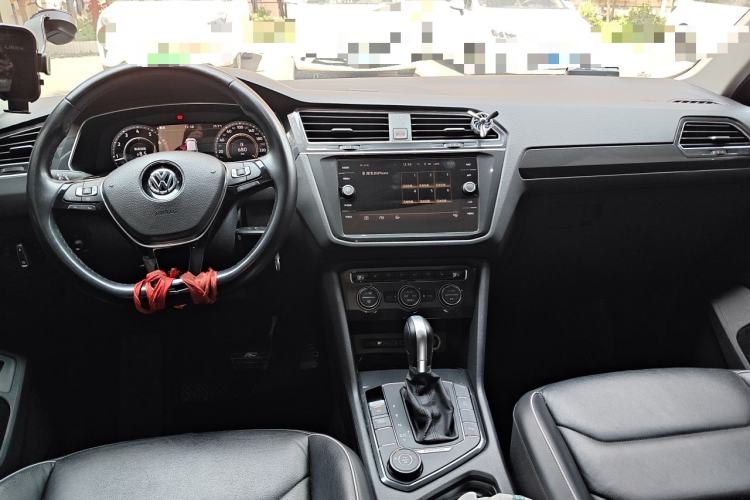 Used Volkswagen Tiguan 2018 330TSI All-Wheel-Drive Innovation Model Center Console