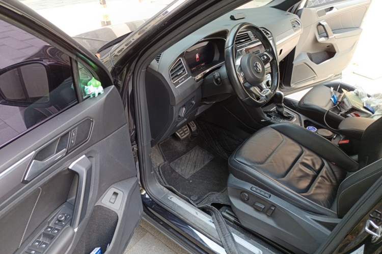 Used Volkswagen Tiguan 2018 380TSI Four-Wheel Drive R-Line Driver Seat