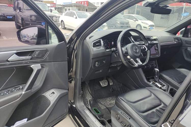 Used Volkswagen Tiguan 2018 380TSI Four-Wheel Drive R-Line Driver Seat