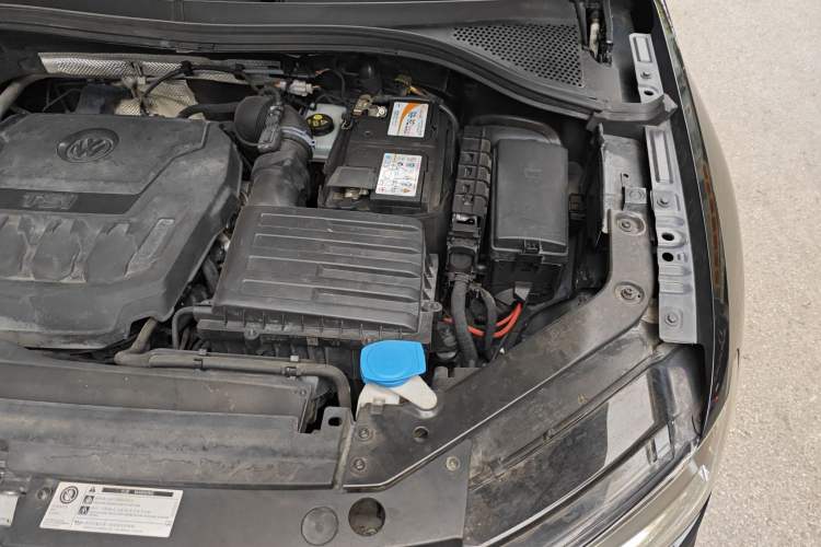 Used Volkswagen Tiguan 2018 330TSI All-Wheel-Drive Innovation Model Engine Bay Left