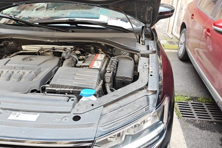 Used Volkswagen Tiguan 2018 330TSI All-Wheel-Drive Innovation Model Engine Bay Left