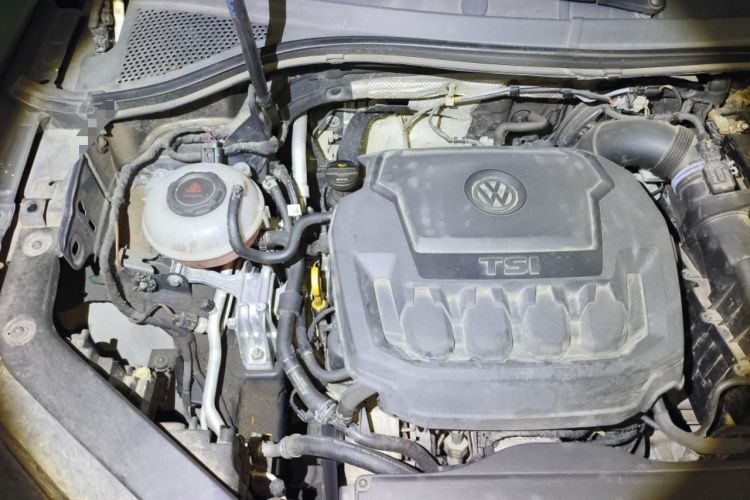 Used Volkswagen Tiguan 2018 330TSI All-Wheel-Drive Innovation Model Engine Bay Right