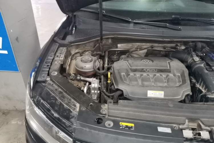 Used Volkswagen Tiguan 2018 330TSI All-Wheel-Drive Innovation Model Engine Bay Right