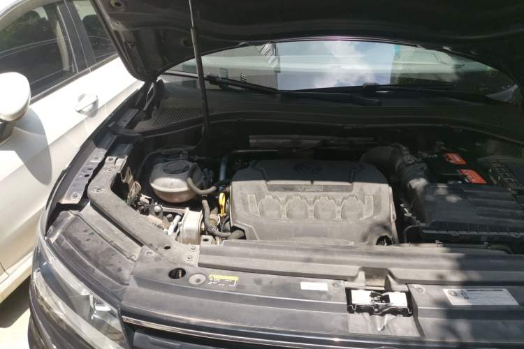 Used Volkswagen Tiguan 2018 330TSI All-Wheel-Drive Innovation Model Engine Bay Right