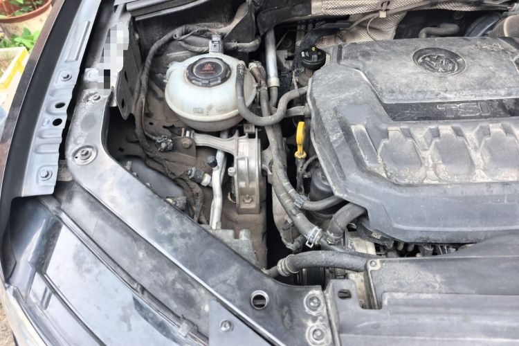 Used Volkswagen Tiguan 2018 330TSI All-Wheel-Drive Innovation Model Engine Bay Right
