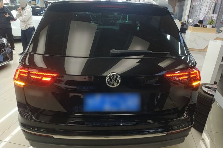 Used Volkswagen Tiguan 2018 330TSI All-Wheel-Drive Innovation Model Exterior 4