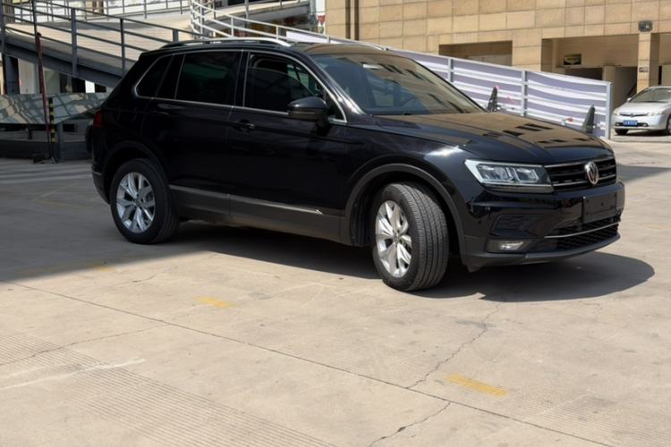 Used Volkswagen Tiguan 2018 330TSI All-Wheel-Drive Innovation Model Exterior 4