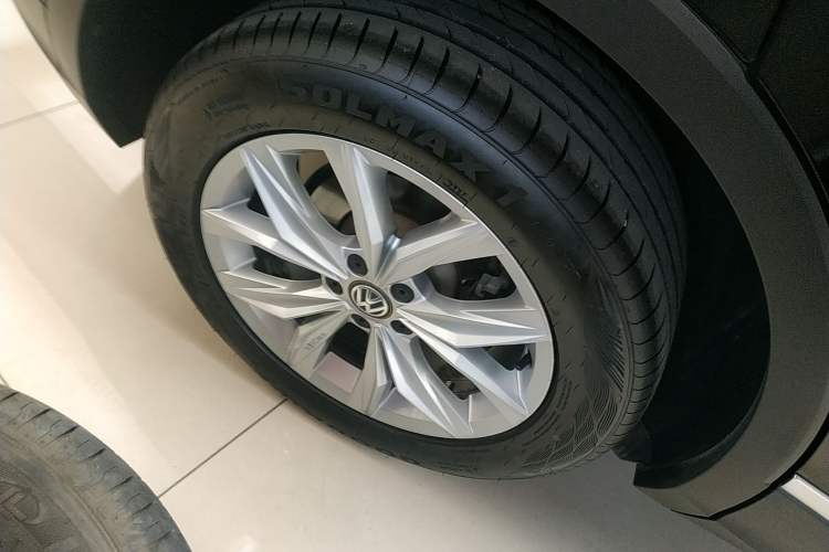 Used Volkswagen Tiguan 2018 330TSI All-Wheel-Drive Innovation Model Exterior 8