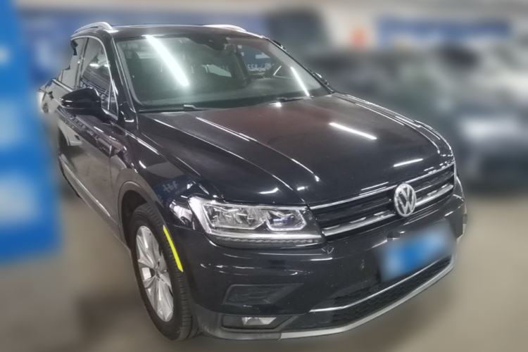Used Volkswagen Tiguan 2018 330TSI All-Wheel-Drive Innovation Model Front Right 45 Deg