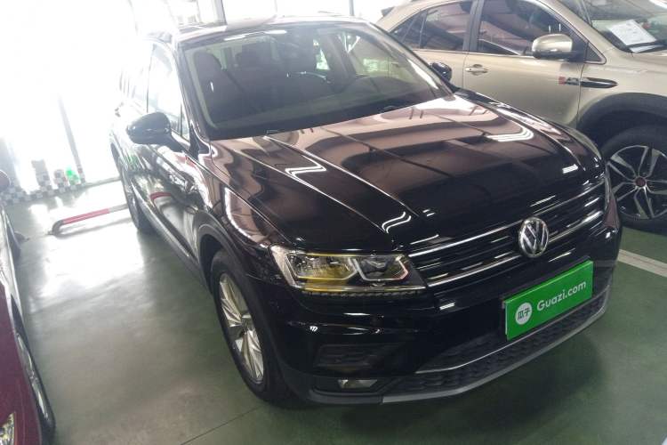 Used Volkswagen Tiguan 2018 330TSI All-Wheel-Drive Innovation Model Front Right 45 Deg