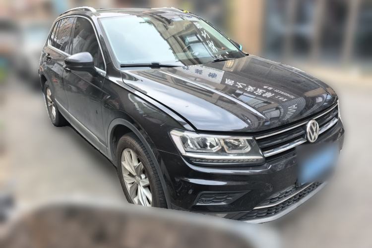 Used Volkswagen Tiguan 2018 330TSI All-Wheel-Drive Innovation Model Front Right 45 Deg