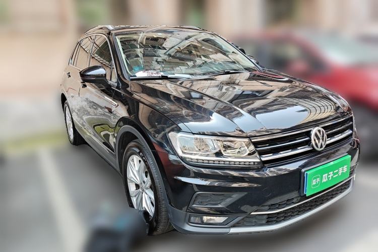 Used Volkswagen Tiguan 2018 330TSI All-Wheel-Drive Innovation Model Front Right 45 Deg