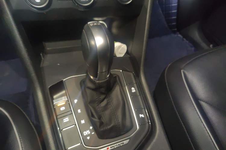Used Volkswagen Tiguan 2018 330TSI All-Wheel-Drive Innovation Model Gear Lever