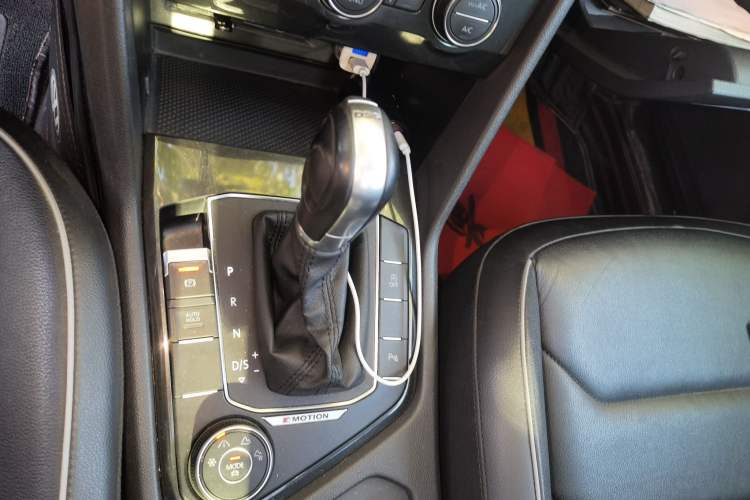 Used Volkswagen Tiguan 2018 330TSI All-Wheel-Drive Innovation Model Gear Lever