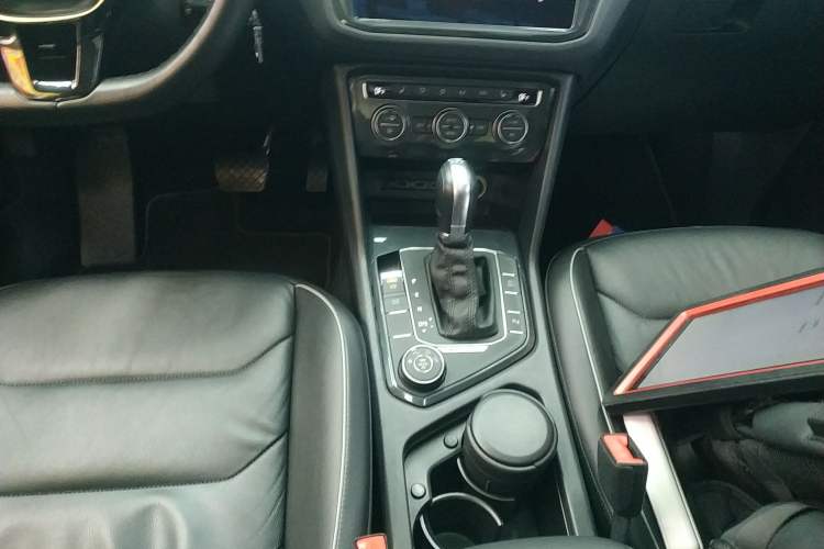 Used Volkswagen Tiguan 2018 330TSI All-Wheel-Drive Innovation Model Gear Lever