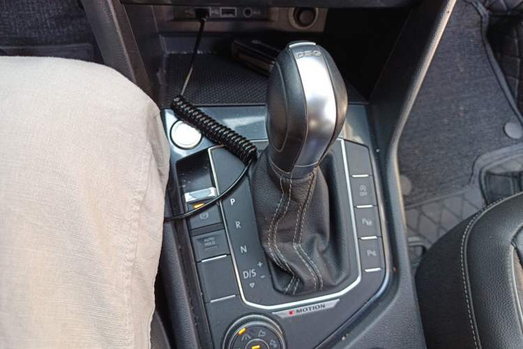 Used Volkswagen Tiguan 2018 380TSI Four-Wheel Drive R-Line Gear Lever