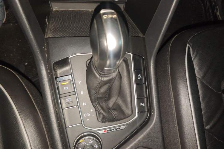 Used Volkswagen Tiguan 2018 330TSI All-Wheel-Drive Innovation Model Gear Lever