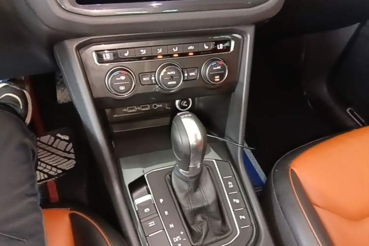 Used Volkswagen Tiguan 2018 330TSI Four-Wheel Drive High-End Model Gear Lever