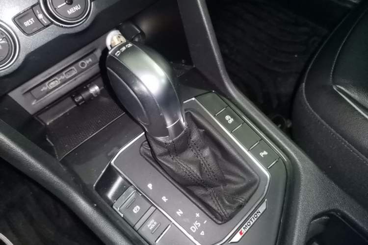 Used Volkswagen Tiguan 2018 330TSI All-Wheel-Drive Innovation Model Gear Lever