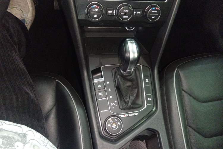 Used Volkswagen Tiguan 2018 330TSI All-Wheel-Drive Innovation Model Gear Lever