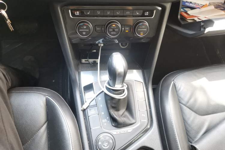 Used Volkswagen Tiguan 2018 330TSI All-Wheel-Drive Innovation Model Gear Lever