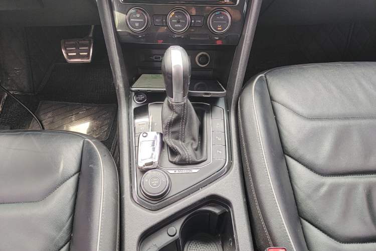Used Volkswagen Tiguan 2018 380TSI Four-Wheel Drive R-Line Gear Lever