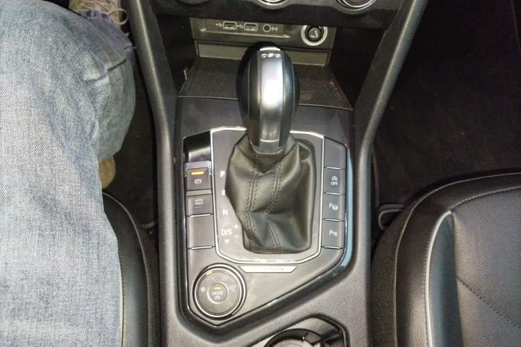 Used Volkswagen Tiguan 2018 330TSI Four-Wheel Drive High-End Model Gear Lever