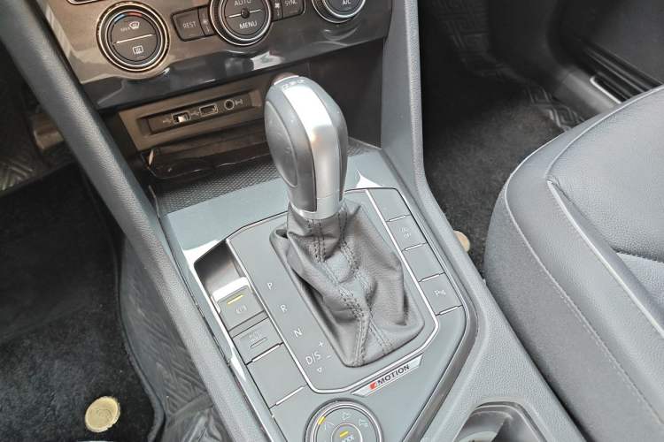 Used Volkswagen Tiguan 2018 330TSI All-Wheel-Drive Innovation Model Gear Lever