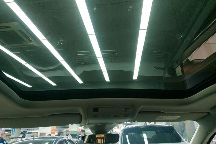 Used Volkswagen Tiguan 2018 330TSI All-Wheel-Drive Innovation Model Headliner