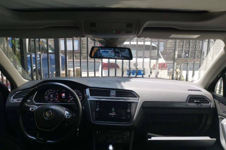Used Volkswagen Tiguan 2018 330TSI All-Wheel-Drive Innovation Model Headliner