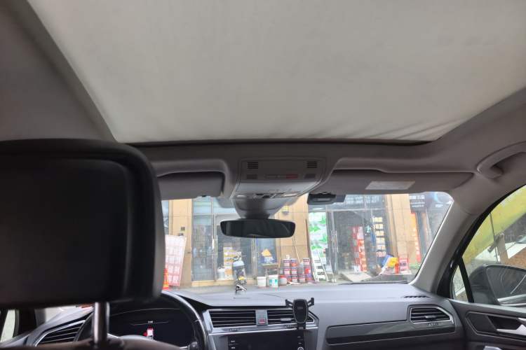 Used Volkswagen Tiguan 2018 330TSI All-Wheel-Drive Innovation Model Headliner