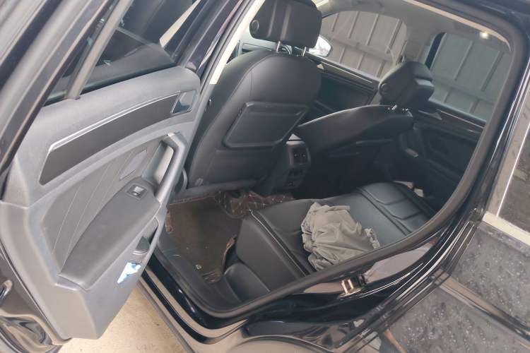 Used Volkswagen Tiguan 2018 330TSI All-Wheel-Drive Innovation Model Interior 1