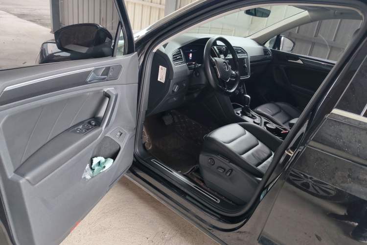 Used Volkswagen Tiguan 2018 330TSI All-Wheel-Drive Innovation Model Interior 2