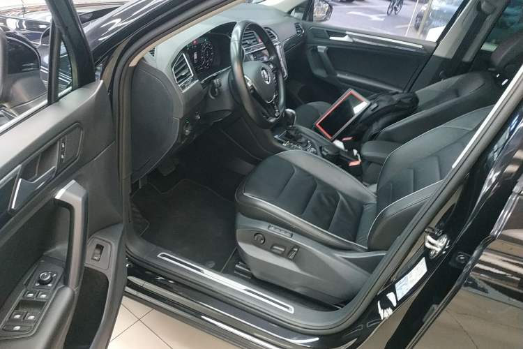 Used Volkswagen Tiguan 2018 330TSI All-Wheel-Drive Innovation Model Interior 3