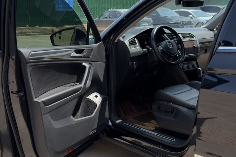 Used Volkswagen Tiguan 2018 330TSI All-Wheel-Drive Innovation Model Interior 3