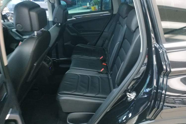 Used Volkswagen Tiguan 2018 330TSI All-Wheel-Drive Innovation Model Interior 4