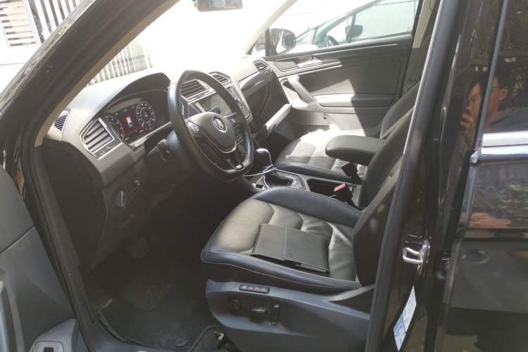 Used Volkswagen Tiguan 2018 330TSI All-Wheel-Drive Innovation Model Left Front Seat