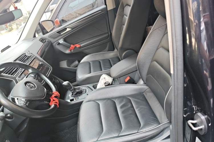 Used Volkswagen Tiguan 2018 330TSI All-Wheel-Drive Innovation Model Left Front Seat