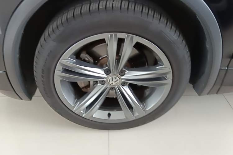 Used Volkswagen Tiguan 2018 330TSI Four-Wheel Drive High-End Model Left Front Wheel Hub