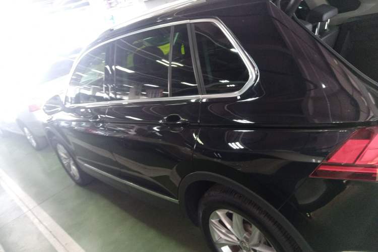 Used Volkswagen Tiguan 2018 330TSI All-Wheel-Drive Innovation Model Left Side