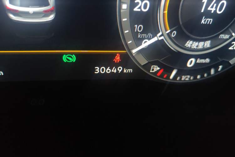 Used Volkswagen Tiguan 2018 330TSI All-Wheel-Drive Innovation Model Odometer Close Up