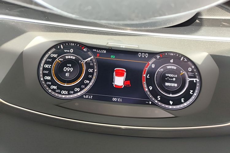 Used Volkswagen Tiguan 2018 330TSI Four-Wheel Drive High-End Model Odometer Close Up