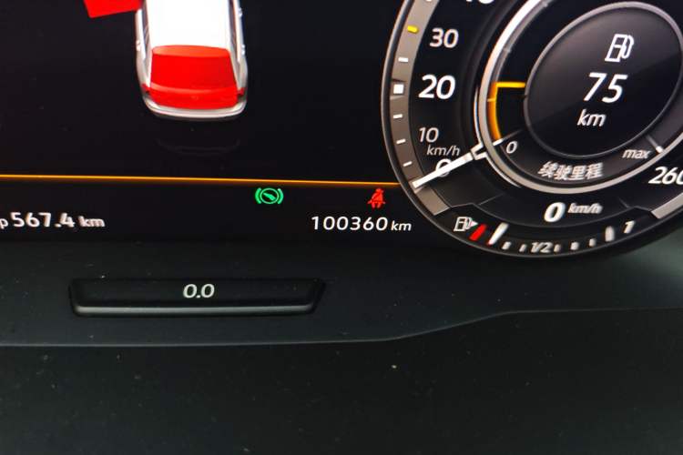 Used Volkswagen Tiguan 2018 330TSI Four-Wheel Drive High-End Model Odometer Close Up