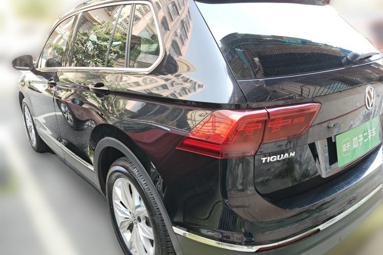 Used Volkswagen Tiguan 2018 330TSI All-Wheel-Drive Innovation Model Rear Left 45 Deg